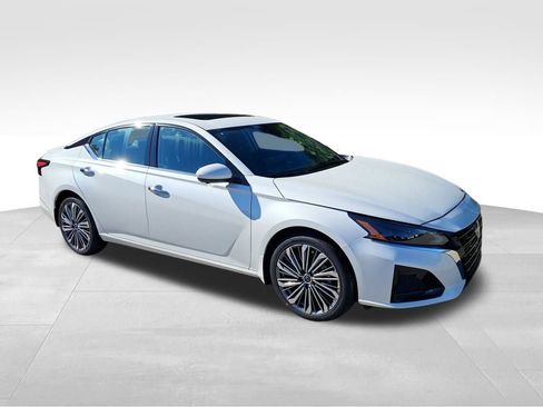 New 2025 Nissan Altima 2.5 SL image 8