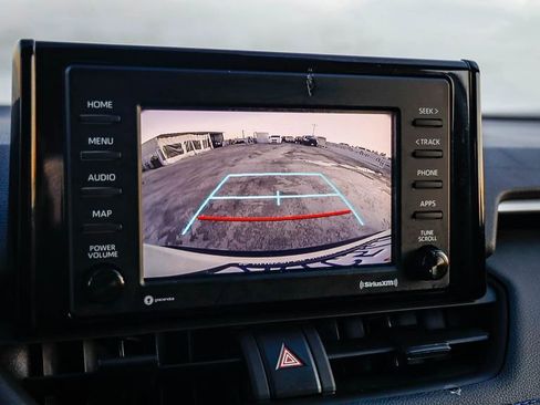 Used 2022 Toyota RAV4 SE image 24