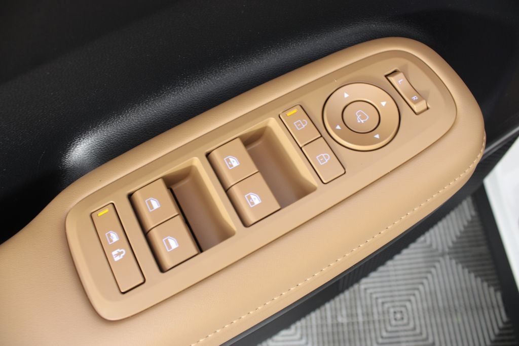 Used 2025 Hyundai Santa Fe Limited AWD/4WD image 18