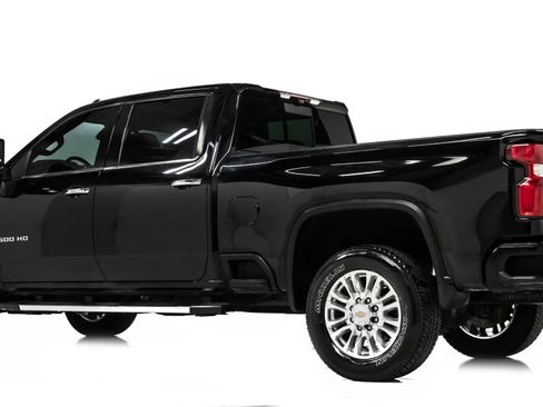 Used 2022 Chevrolet Silverado 2500 High Country w/ Technology Package image 5