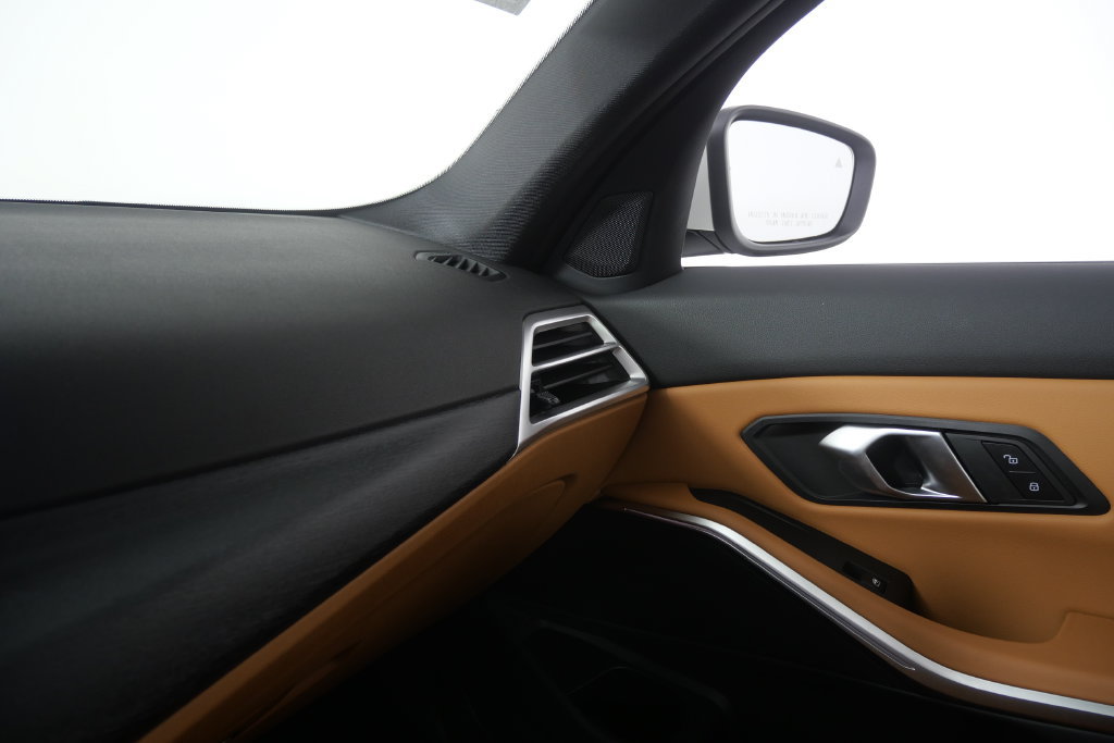 Certified 2025 BMW 330i Sedan RWD image 27