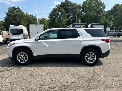 Used 2019 Chevrolet Traverse LT w/ LPO, Floor Liner Package FWD image 2