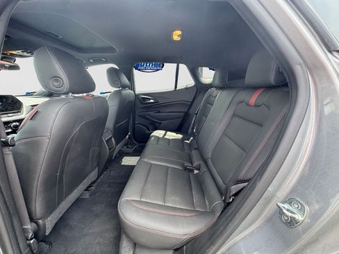 Used 2024 Chevrolet Trax RS w/ Sunroof Package FWD image 11