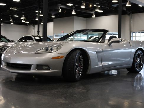 Used 2005 Chevrolet Corvette Convertible w/ Preferred Equipment Group image 3