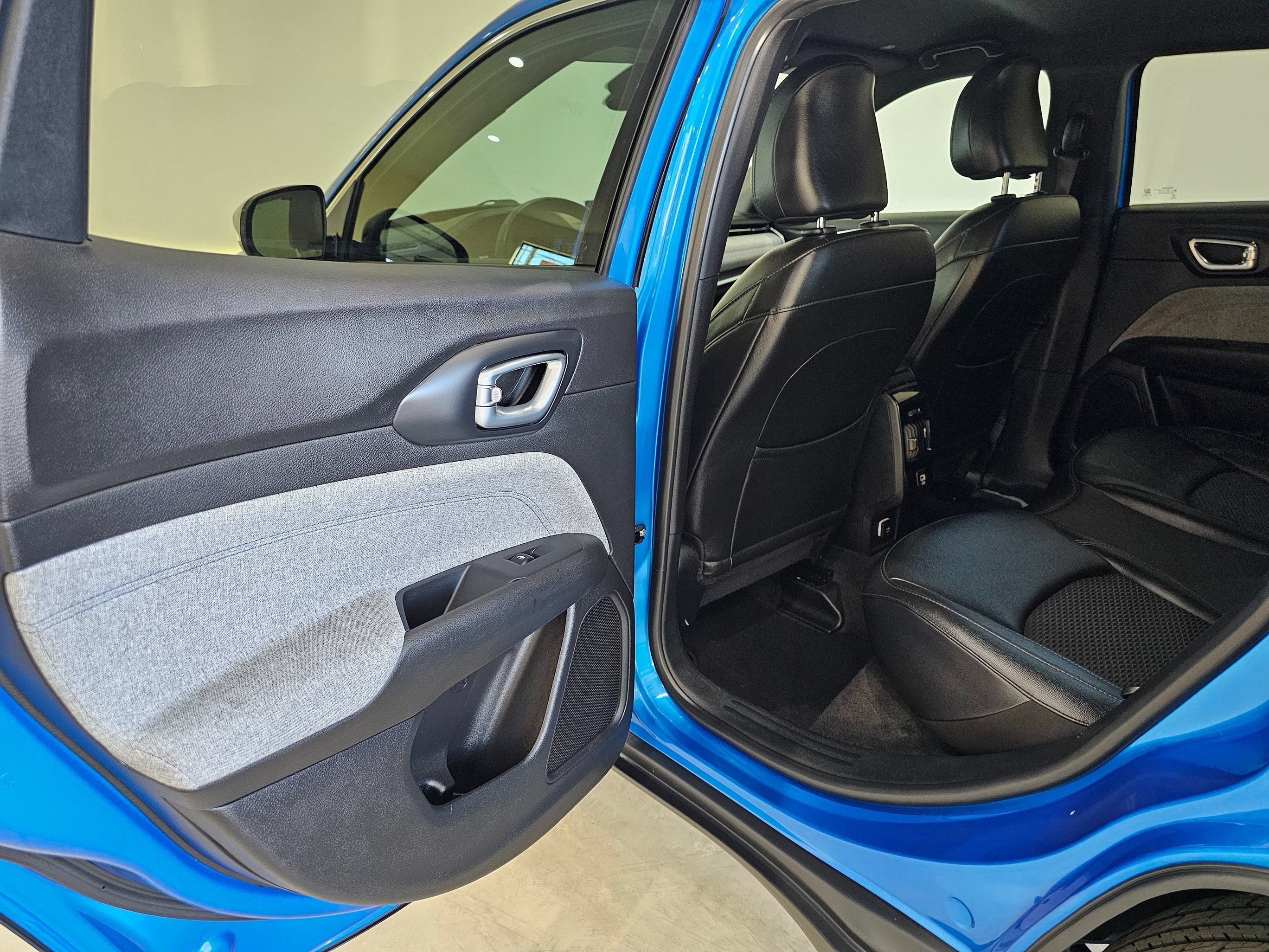 Used 2024 Jeep Compass Latitude AWD/4WD image 20