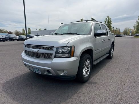 Used 2011 Chevrolet Avalanche LTZ AWD/4WD image 3