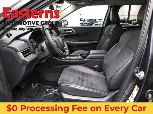 Used 2025 Mitsubishi Outlander SE FWD image 14