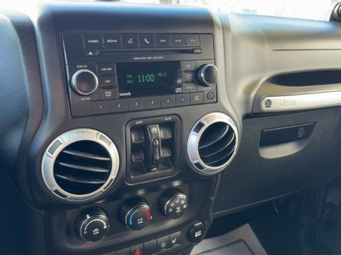 Used 2014 Jeep Wrangler Unlimited Sahara w/ Connectivity Group image 19