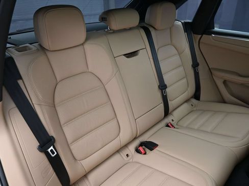 Certified 2026 Porsche Macan S AWD/4WD image 29