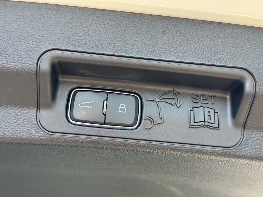Used 2023 Ford Explorer XLT w/ Equipment Group 202A AWD/4WD image 42