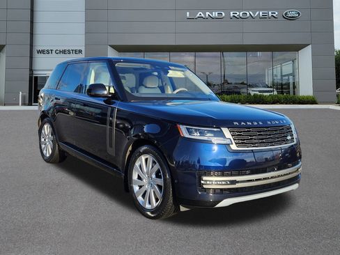 Used 2023 Land Rover Range Rover SE image 2