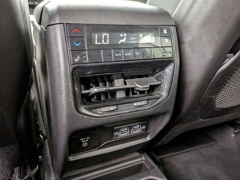 Used 2021 Jeep Grand Cherokee L Limited w/ Luxury Tech Group II AWD/4WD image 16