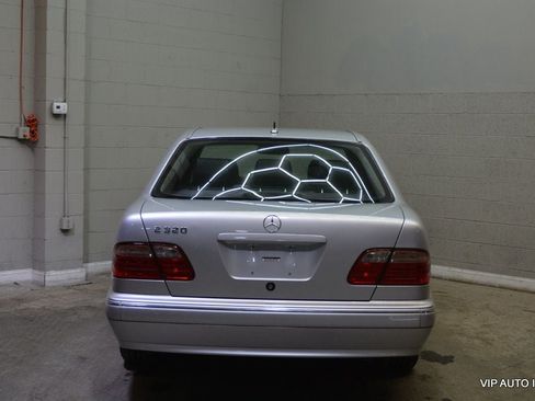 Used 2002 Mercedes-Benz E 320 Sedan image 6
