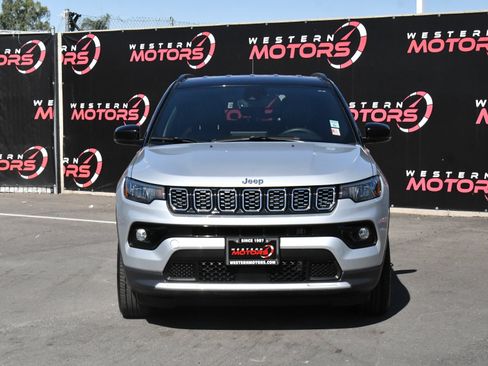 Used 2025 Jeep Compass Limited AWD/4WD image 2