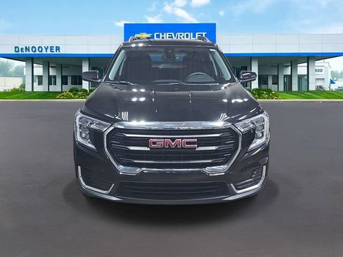 Used 2024 GMC Terrain SLE w/ Driver Convenience Package AWD/4WD image 2