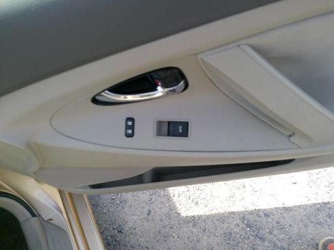 Used 2010 Toyota Camry LE FWD image 32