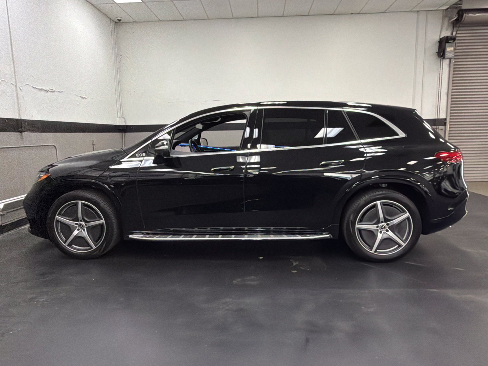 Used 2024 Mercedes-Benz EQS 580 4MATIC SUV w/ Exclusive Trim Package image 10