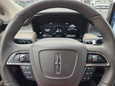 Used 2023 Lincoln Nautilus FWD w/ Premium Package image 23