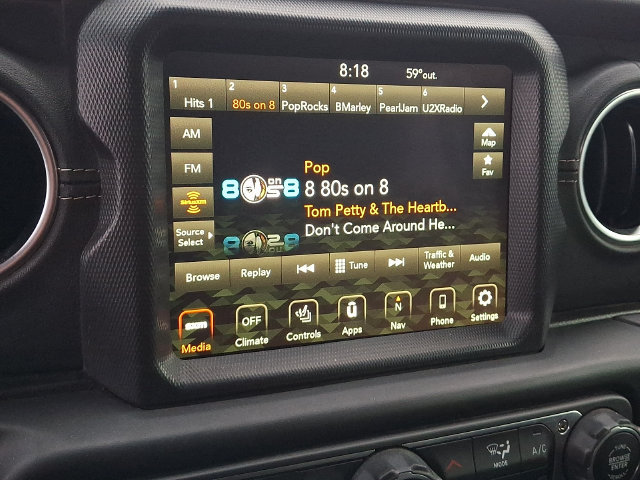 Used 2022 Jeep Wrangler Unlimited Sahara w/ Cold Weather Group AWD/4WD image 16