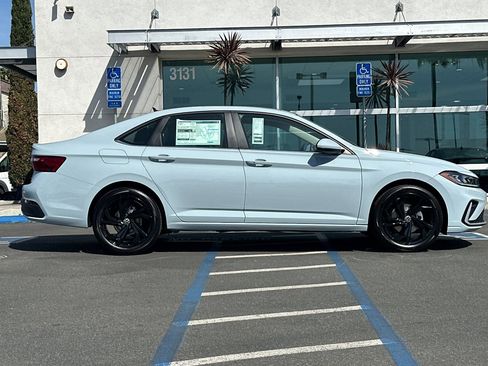 New 2026 Volkswagen Jetta SE image 4