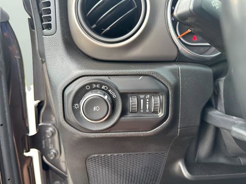 Used 2019 Jeep Wrangler Sport S image 21