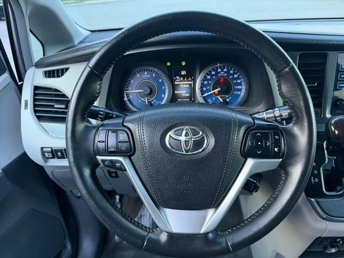 Used 2015 Toyota Sienna XLE w/ XLE Navigation Package FWD image 15