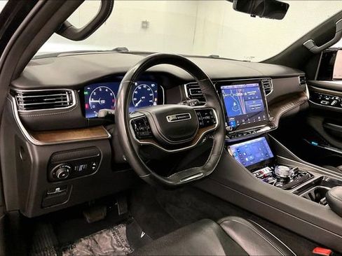 Used 2023 Jeep Grand Wagoneer Series II w/ Flexible Seating Group AWD/4WD image 15