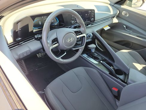 Certified 2025 Hyundai Elantra Sport FWD image 6