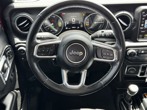 Used 2022 Jeep Wrangler Unlimited Sahara AWD/4WD image 15