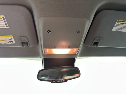 Used 2022 Chevrolet Trax LT w/ LT Convenience Package image 24