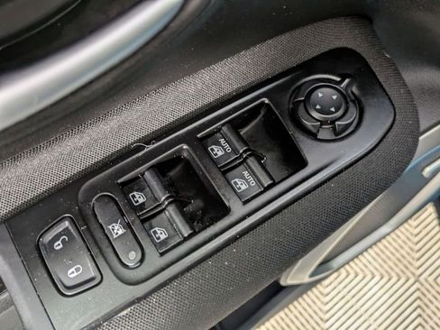 Used 2021 Jeep Renegade Latitude w/ Sun & Sound Group image 14