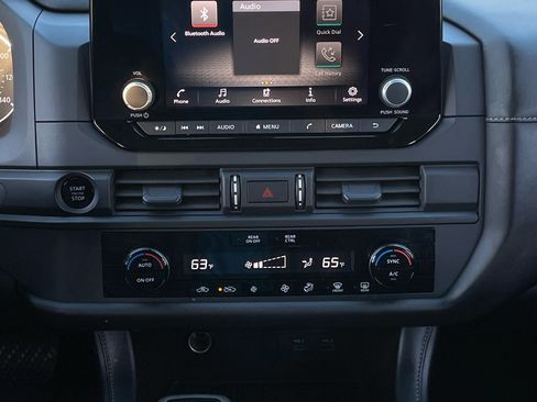 Used 2025 Nissan Pathfinder S image 17