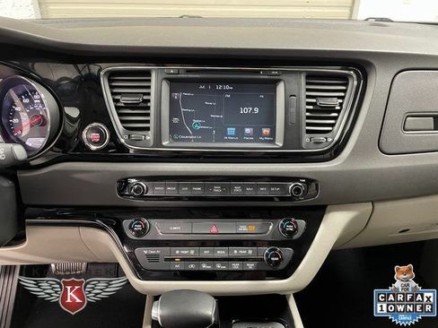 Used 2018 Kia Sedona SX FWD image 17