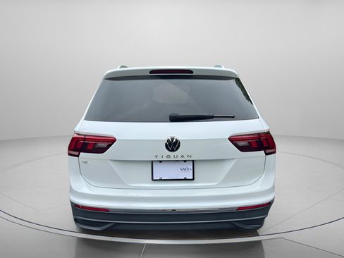 Used 2023 Volkswagen Tiguan SE w/ Panoramic Sunroof Package FWD image 4