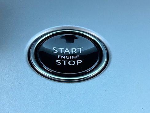 Used 2025 Land Rover Range Rover Autobiography image 36