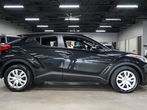 Used 2019 Toyota C-HR LE FWD image 6