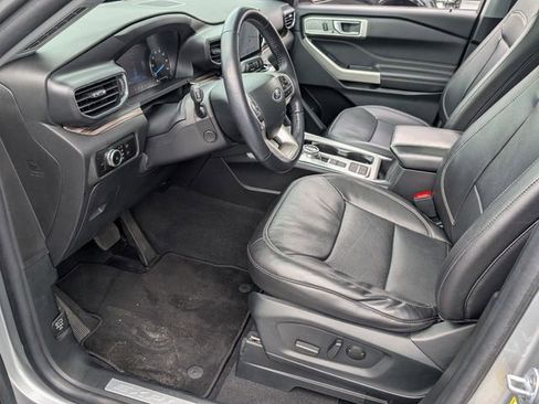 Used 2023 Ford Explorer Limited w/ Equipment Group 301A image 7
