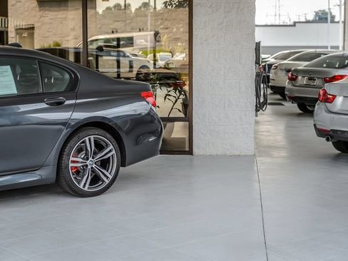 Used 2019 BMW 740i w/ M Sport Package RWD image 61