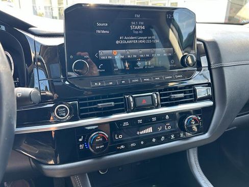 Used 2023 Nissan Pathfinder Platinum image 20