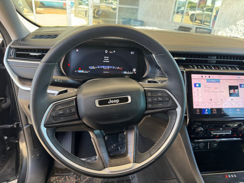 Used 2023 Jeep Grand Cherokee Limited RWD image 20