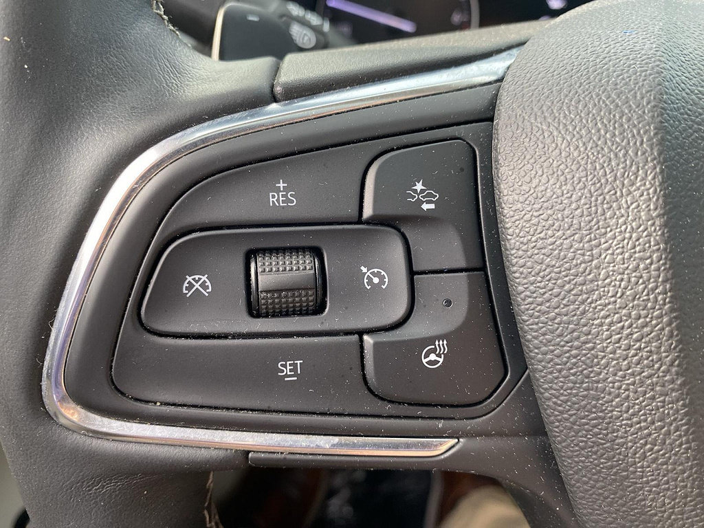 Used 2023 Buick Envision Avenir AWD/4WD image 32