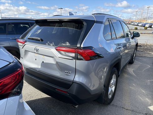 Used 2021 Toyota RAV4 XLE image 6