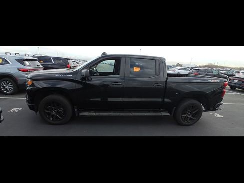 Used 2022 Chevrolet Silverado 1500 Custom image 2