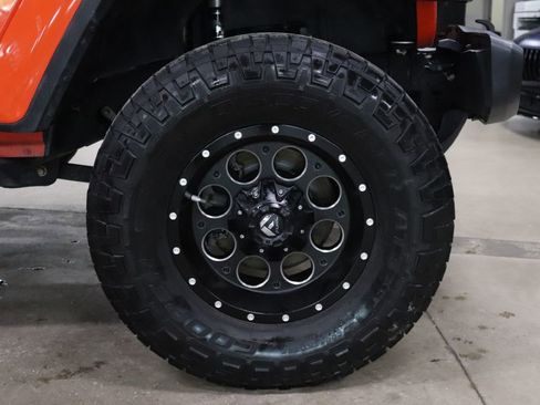 Used 2019 Jeep Wrangler Unlimited Sahara image 39