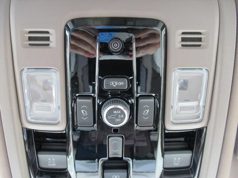 Used 2026 GMC Yukon Denali w/ Sun & Power Step Package RWD image 31