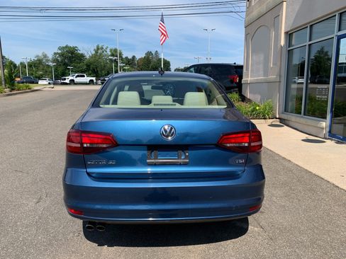Used 2017 Volkswagen Jetta SE FWD image 6