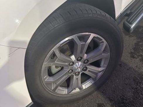 Used 2015 GMC Acadia SLT image 11