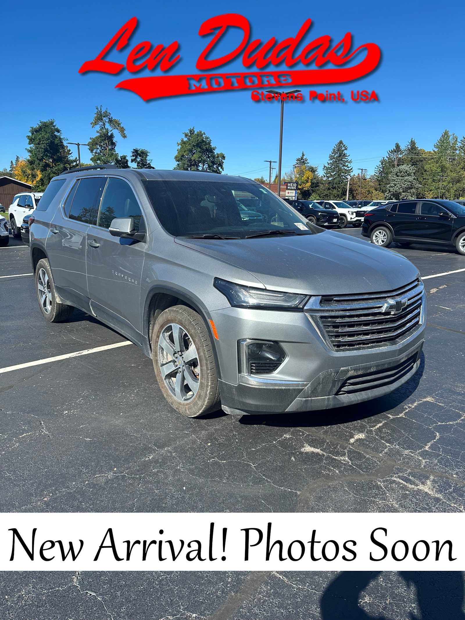 Used 2023 Chevrolet Traverse LT w/ LT Premium Package AWD/4WD image 1