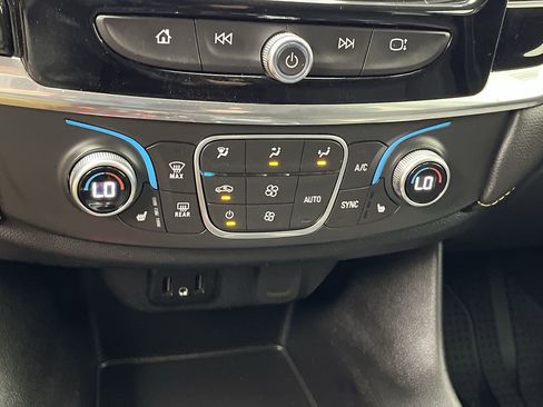 Used 2020 Chevrolet Traverse LT FWD image 22