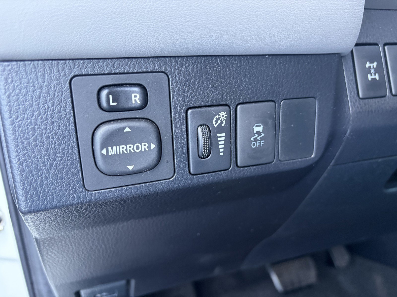 Used 2015 Toyota RAV4 Limited AWD/4WD image 25